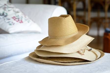 How to Choose Elegant Women's Hats: A Complete Buying Guide
