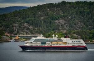 Discovering Norway's Coastal Grandeur: An Expedition with the Legendary Hurtigruten Cruise
